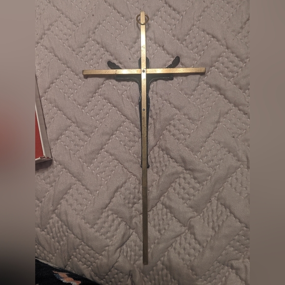 Vintage modern minimalist brass bronze crucifix - Picture 2 of 4